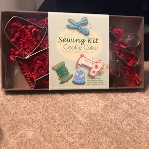 Cookie cutter sewing kit